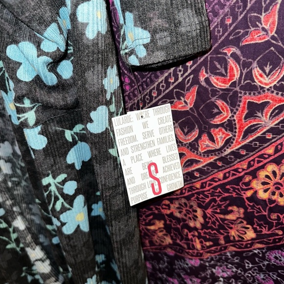 Flower Cardigan - Picture 2 of 6